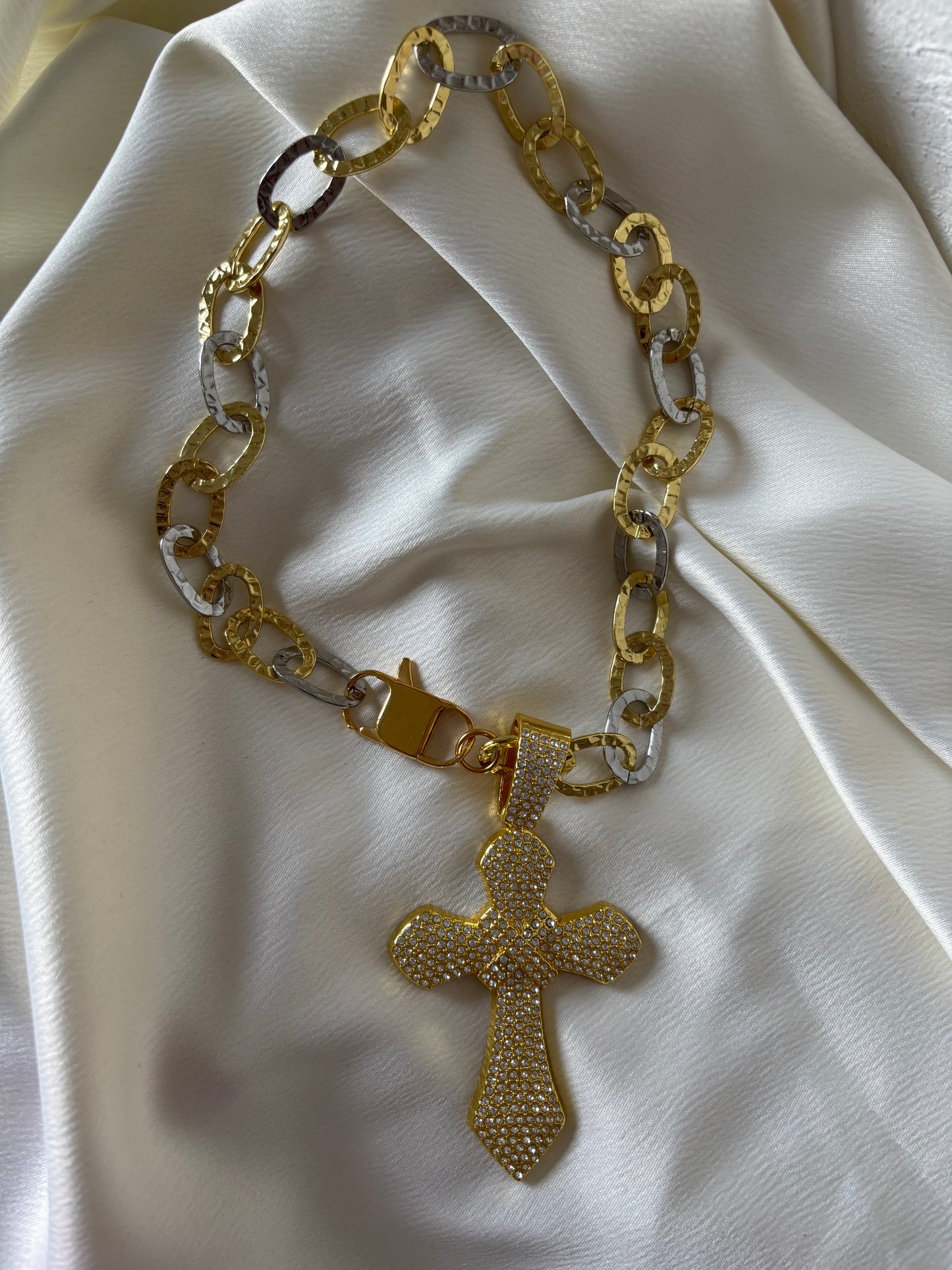 Collar Maxi Crucifijo Dorado