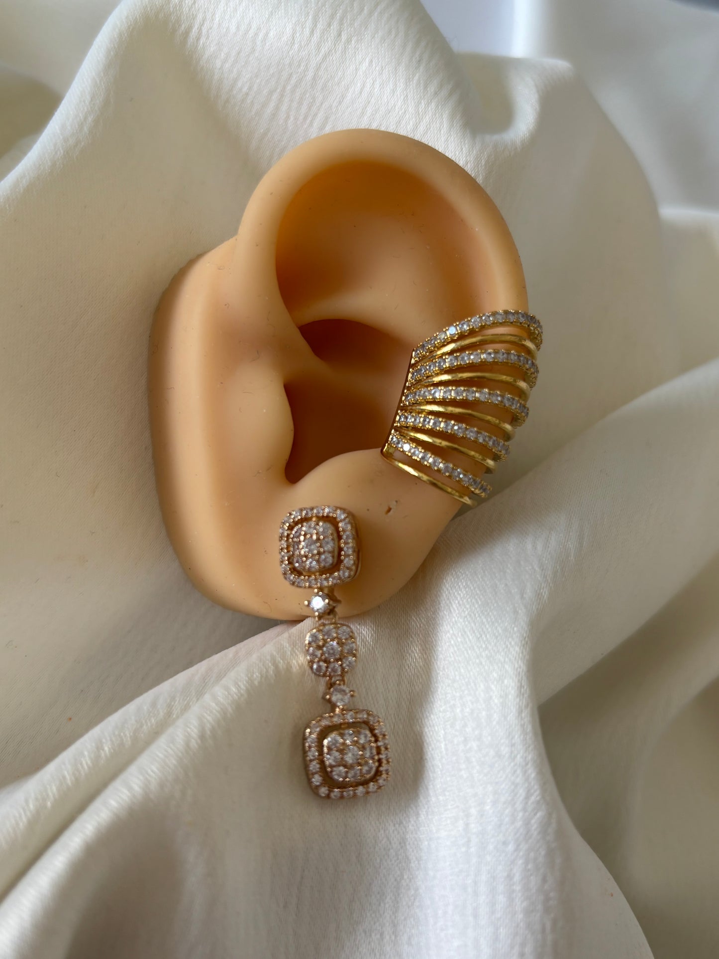 Aretes Medianos Cubos Dorado