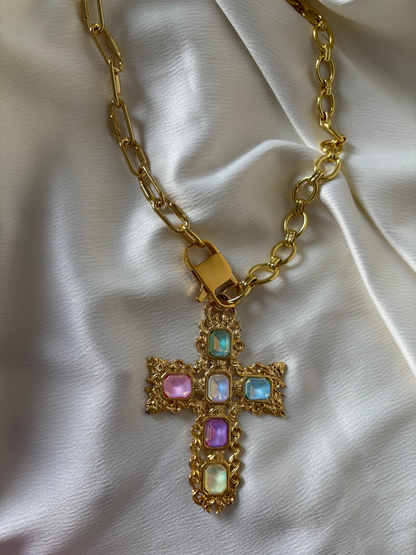 Collar Maxi Crucifijo Pasteles