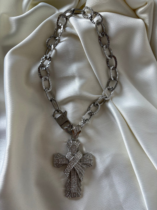 Collar Maxi Crucifijo Plateado