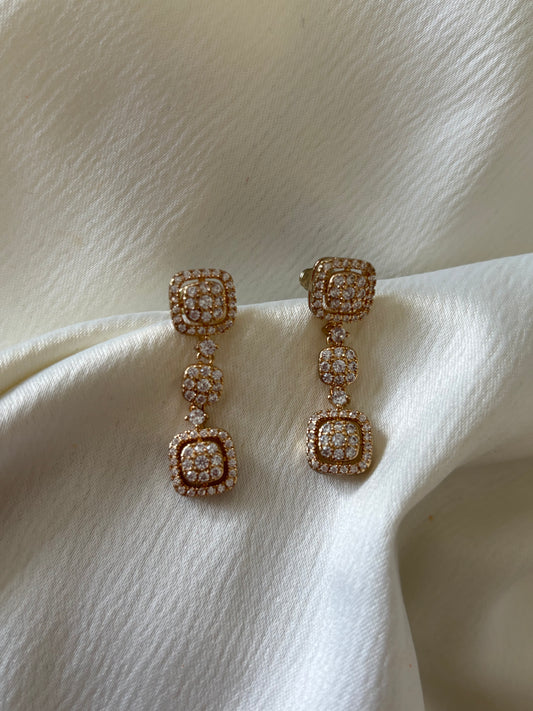 Aretes Medianos Cubos Dorado