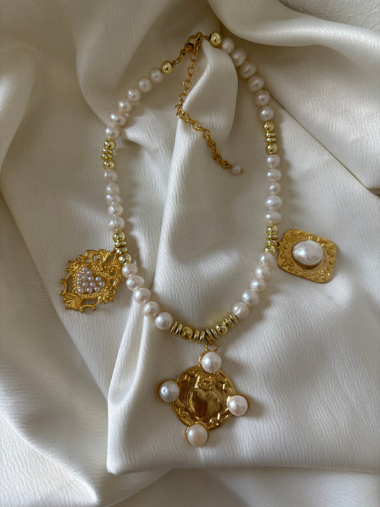 Collar 3 Dijes Perlas