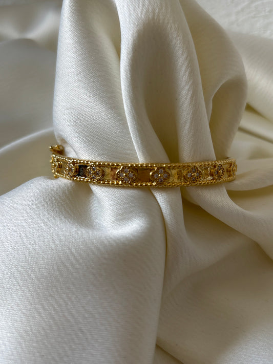 Brazalete Treboles